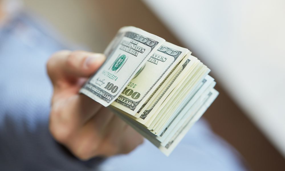 Hard Money Loans vs. Cash: What Are the Differences?